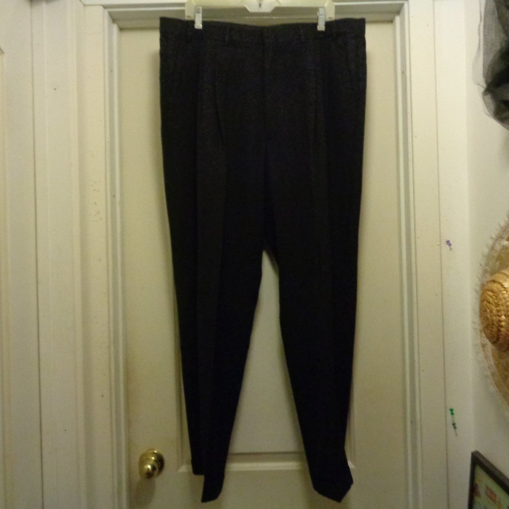 CITY STREETS SUITS MENS BLACK DRESS PANTS W PLEATS 39 BY 32